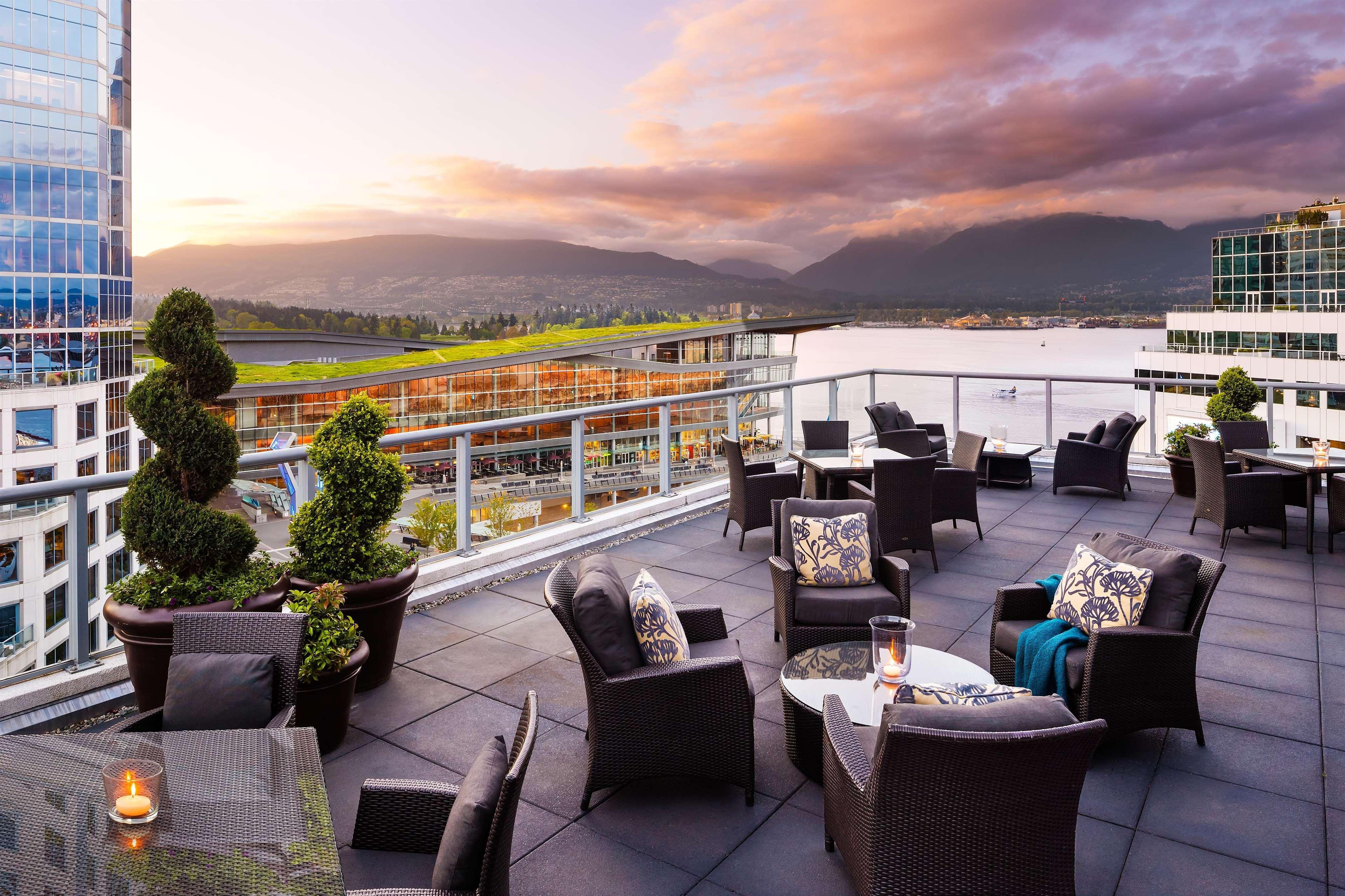 Fairmont Waterfront Hotel Vancouver Exterior photo The Westin Vancouver
