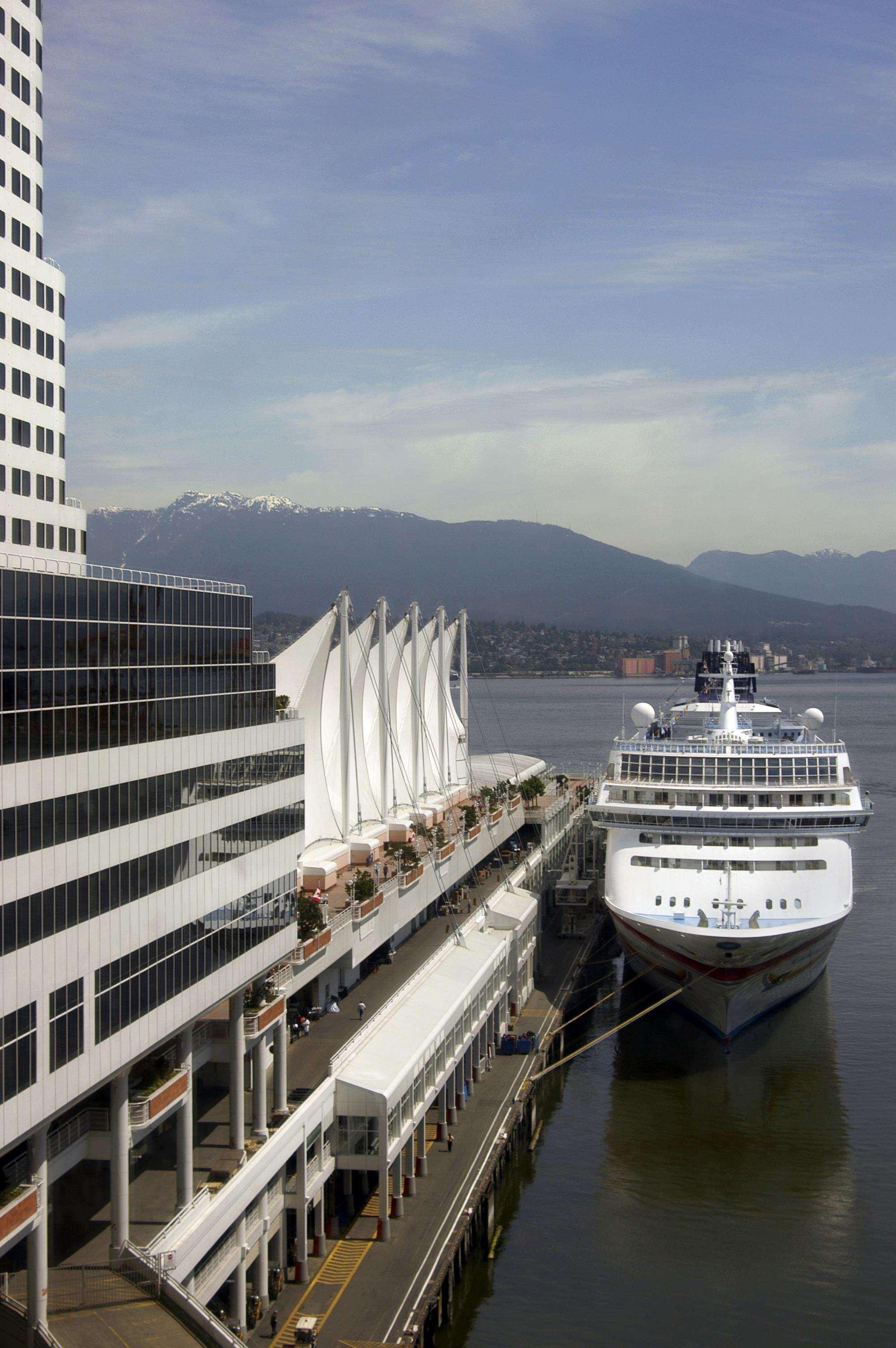 Fairmont Waterfront Hotel Vancouver Exterior photo The Vancouver Convention Centre