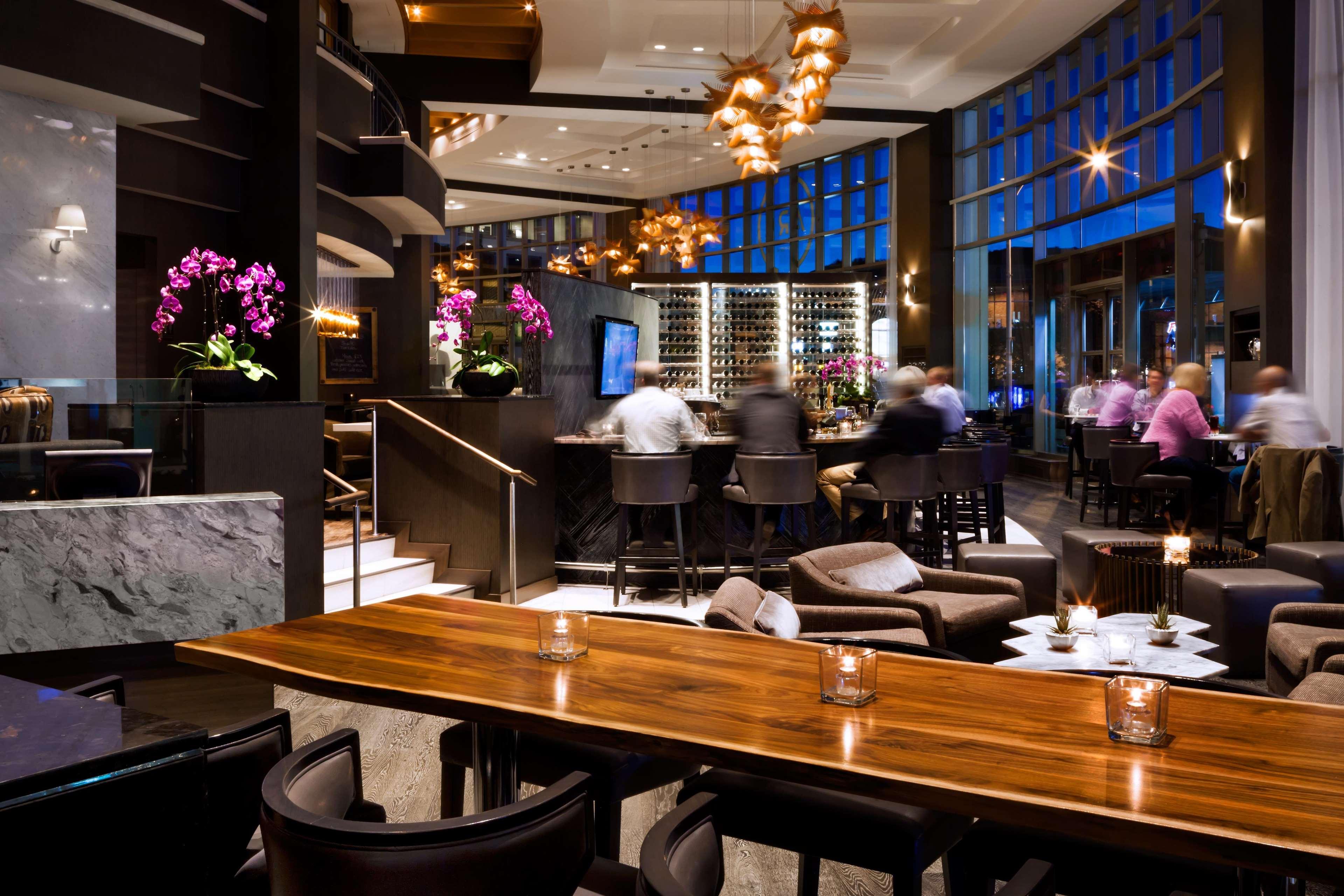 Fairmont Waterfront Hotel Vancouver Exterior photo The bar at the restaurant