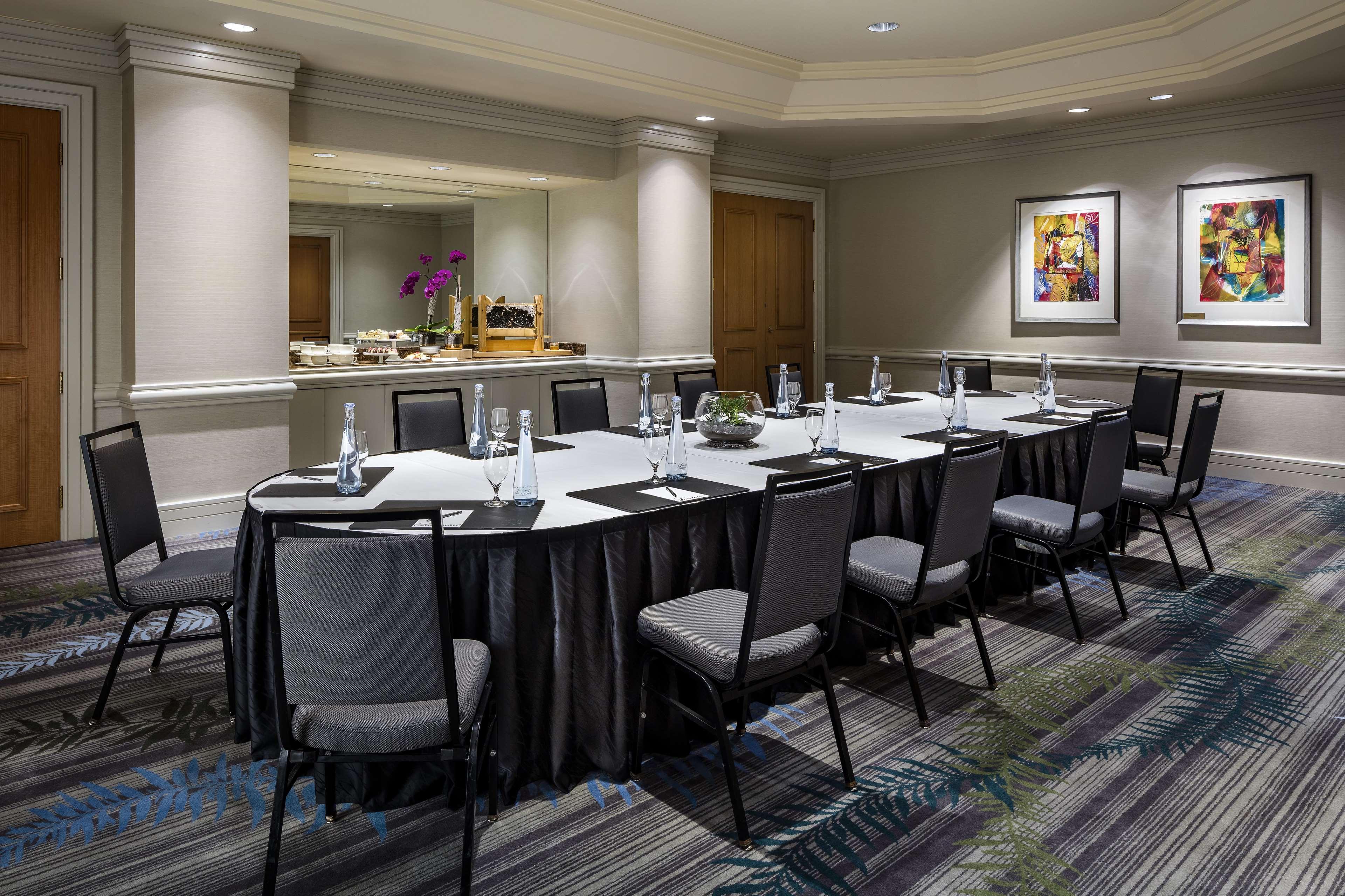 Fairmont Waterfront Hotel Vancouver Exterior photo A boardroom at a hotel