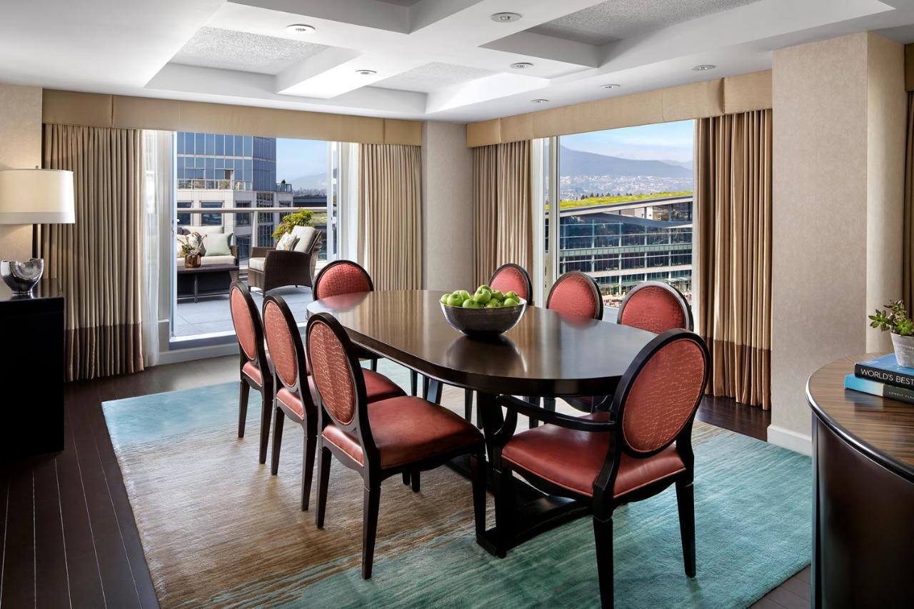 Fairmont Waterfront Hotel Vancouver Exterior photo A dining room in a suite at Encore