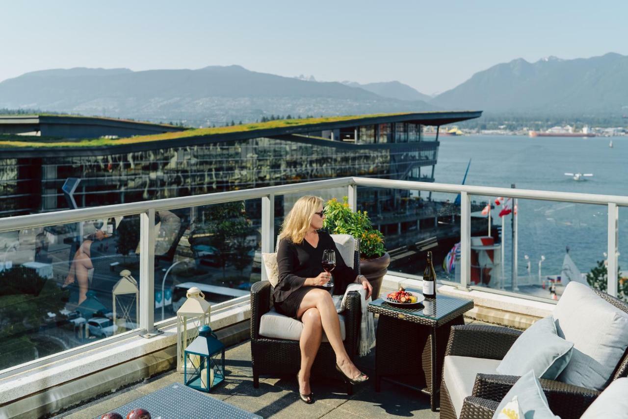 Fairmont Waterfront Hotel Vancouver Exterior photo The View at The Sutton